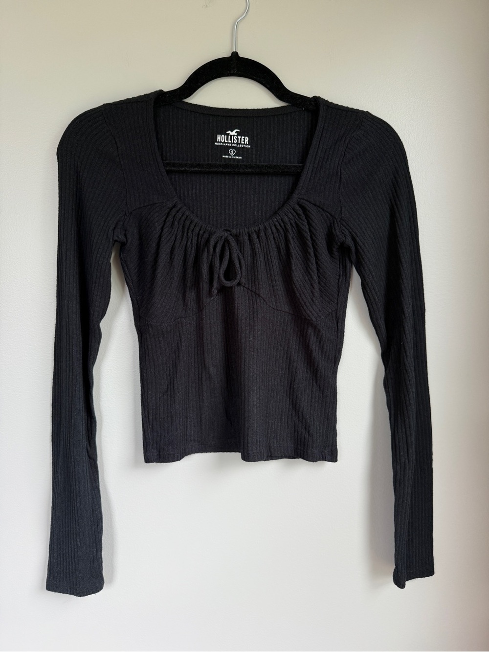 Hollister Black Ribbed Long-Sleeve Scoop Neck Top | Size: S